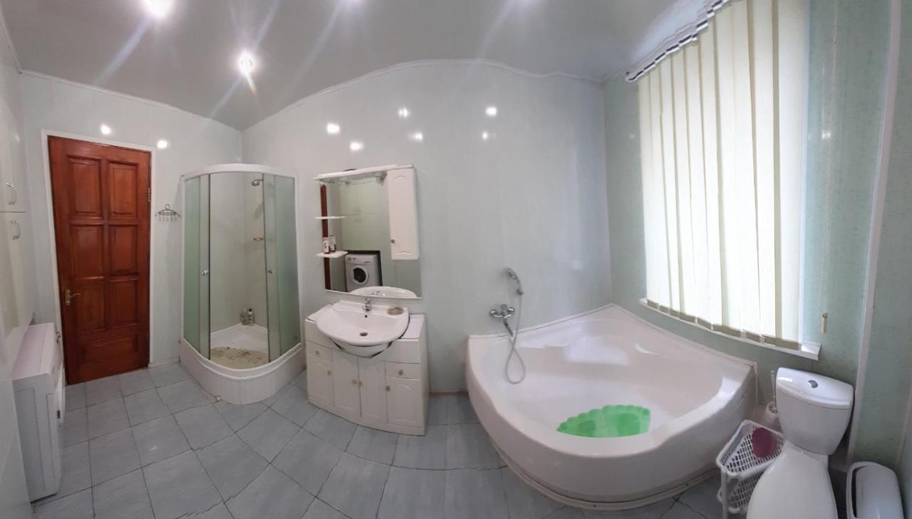 Куренiвський Двiр Kiev Buitenkant foto
